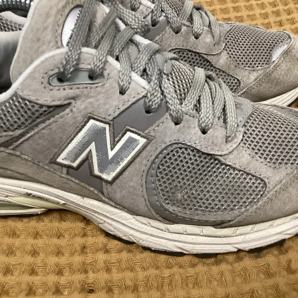 New Balance 2002R Mens Sz 9.5 Marblehead Grey Suede Running Shoes ML2002RC